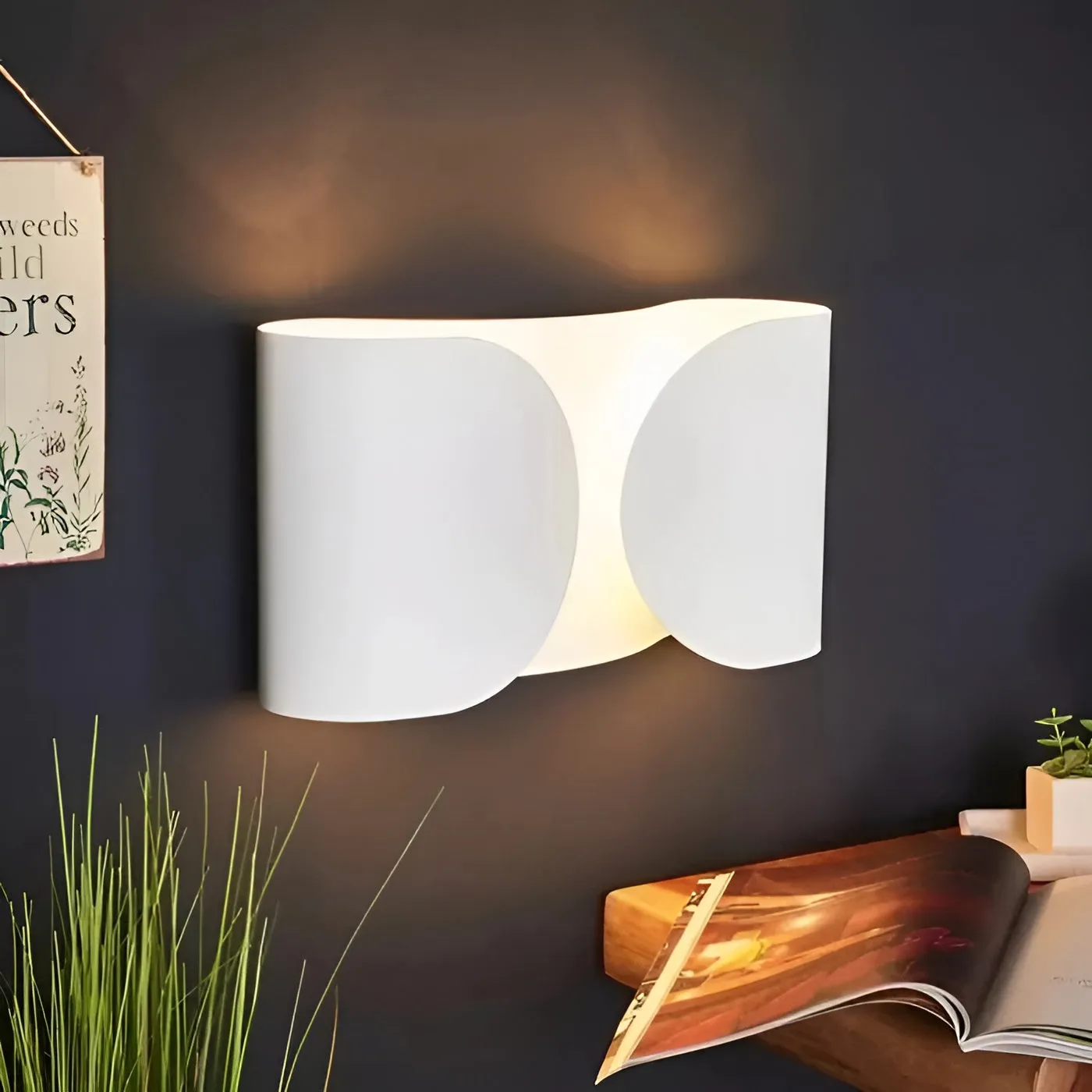 ClarityGlow Light – Elegante quadratische Metall-Wandleuchte